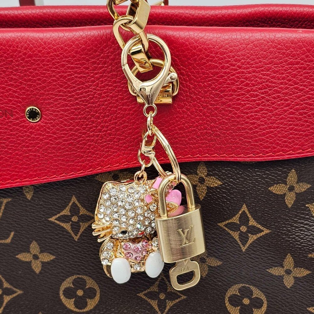 LV Authentic Gold Padlock 🔒 Key Set w/ Unbranded Hello Kitty Keychain Charm - Picture 8 of 8
